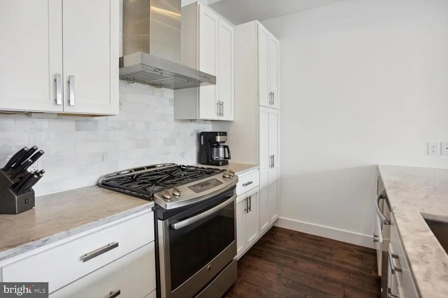 Building Photo - 1230 Fairmont St NW