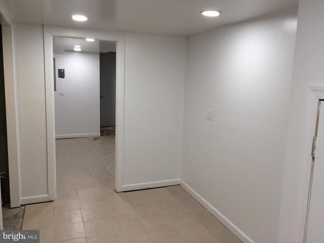 Building Photo - 267 W Sheldon St