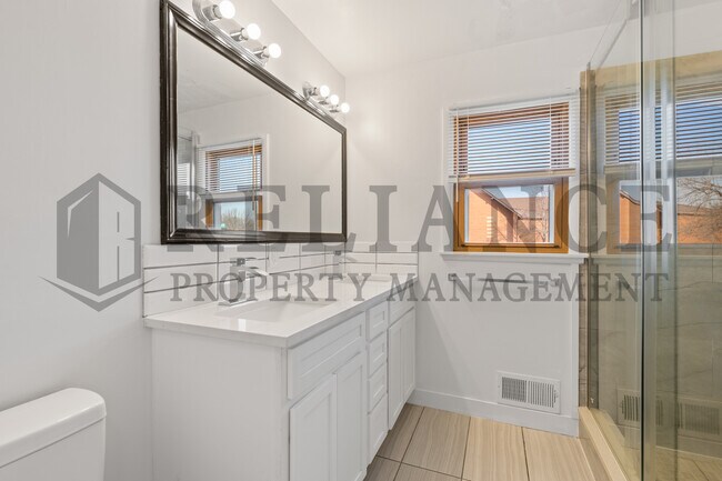 Building Photo - 2803 S Glenn Ave