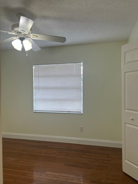 Building Photo - 8622 Brackenwood Dr