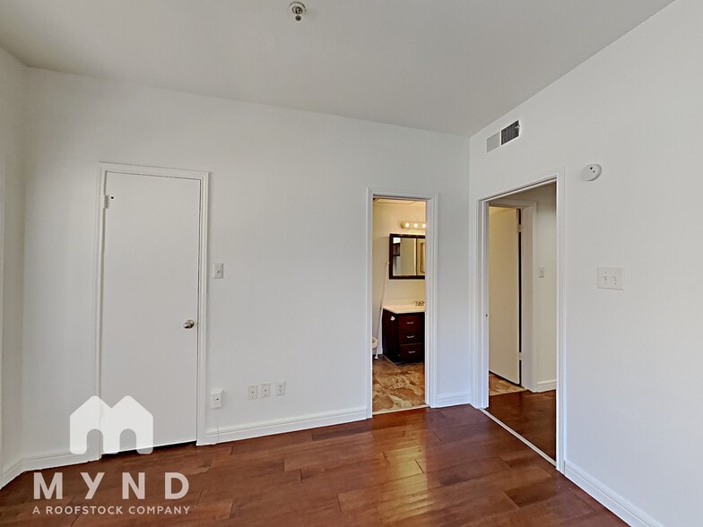 Building Photo - 9747 Whitehurst Dr