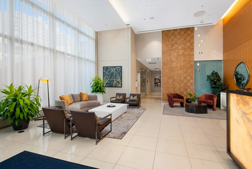 Building Photo - 1212 N La Salle Dr