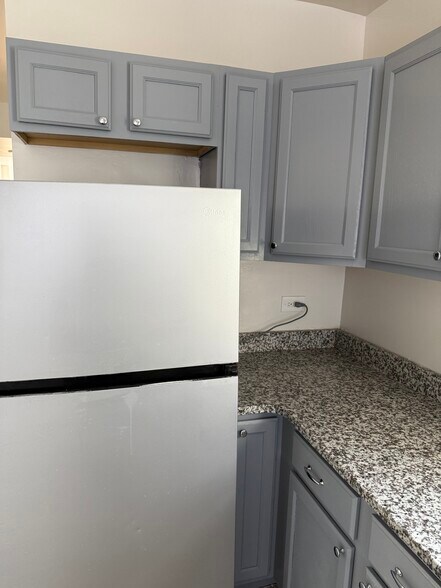 Building Photo - 1308 S Tripp Ave