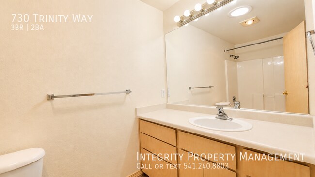Building Photo - 730 Trinity Way