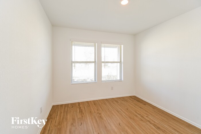 Building Photo - 508 Maple Bnd Ln