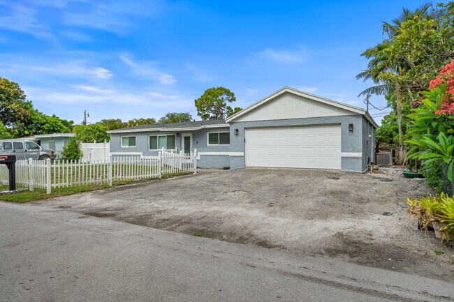 Building Photo - 2071 W Carol Cir