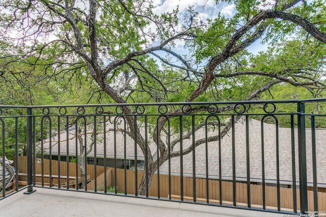 Building Photo - MONTE VISTA TOWNHOME