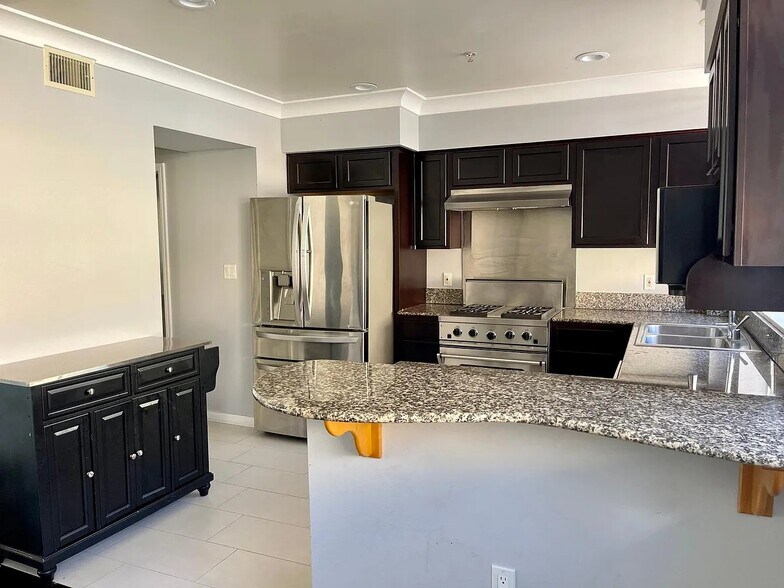 Kitchen - 1222 S Westgate Ave