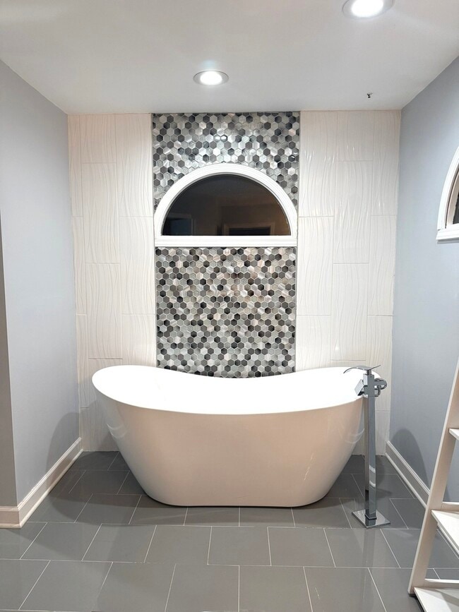 Building Photo - 17312 Valley View Dr