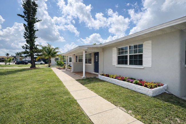 Building Photo - 1924 Coronado Rd
