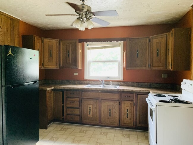 Building Photo - 1236 Sunrise Dr