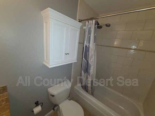 Building Photo - 17821 San Leandro Ln