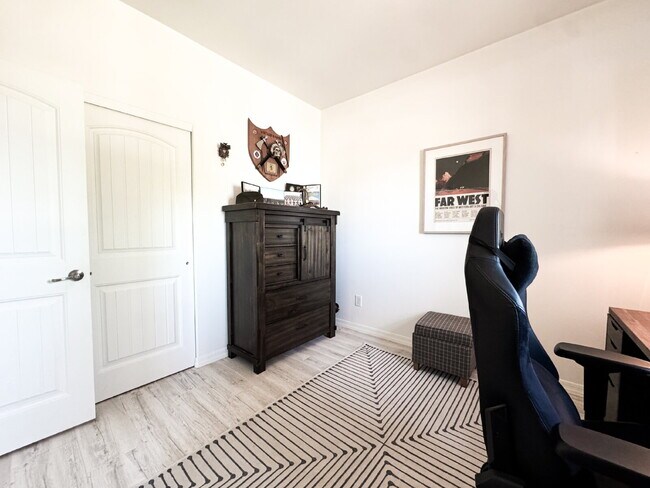 Building Photo - "Spacious 4-Bedroom, 2-Bathroom home in Prime Yuma!"