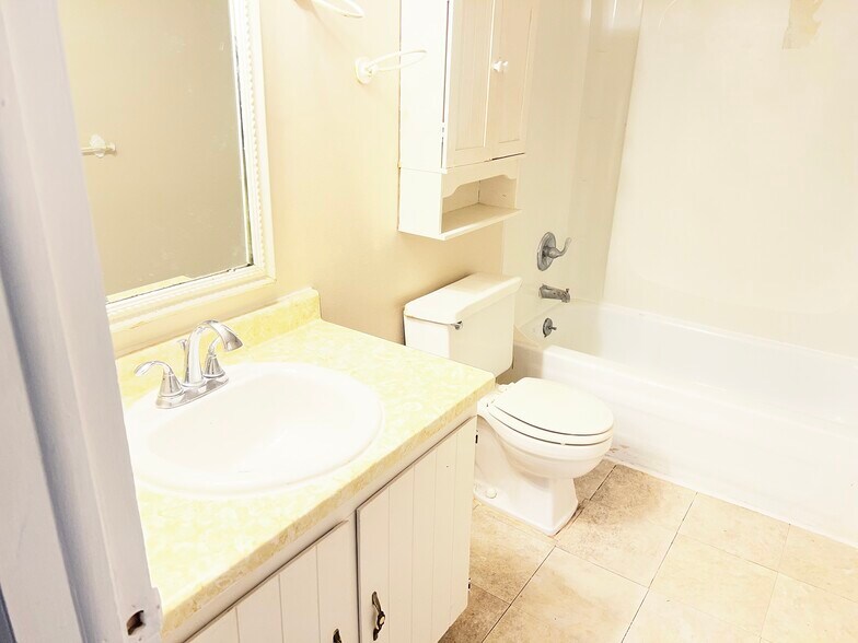 Building Photo - 8709 Candlewood Trl