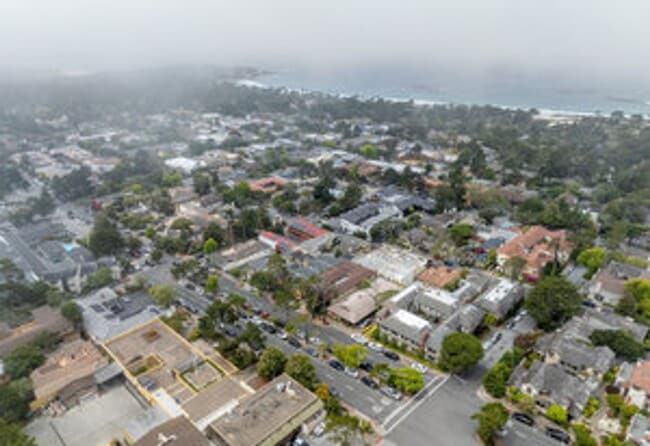 Building Photo - 1 Bed Condo in the Heart of Carmel-by-The-...