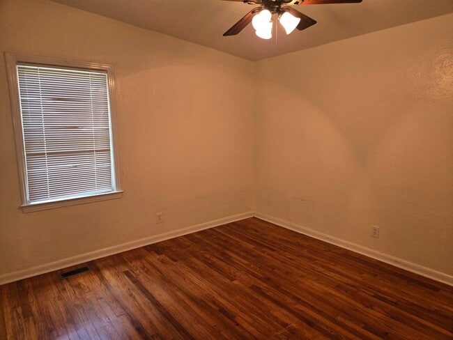 Building Photo - 1809 Tyndall Dr