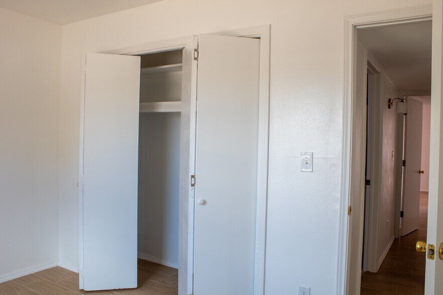 Building Photo - 10709 Lobo Ln