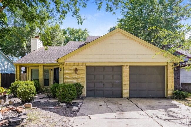 Building Photo - 18082 Garden Manor Dr