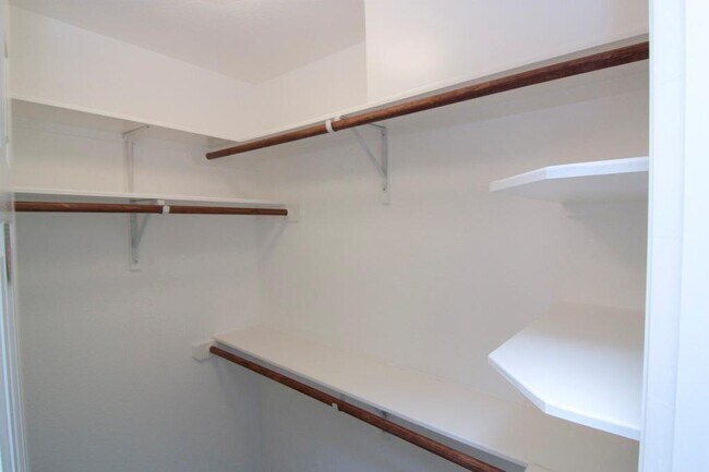 Building Photo - 7685 Northcross Dr