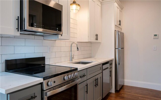 Building Photo - 15 Cranston Ave