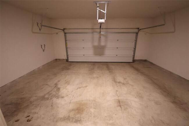 Building Photo - 2101 Town Centre Dr