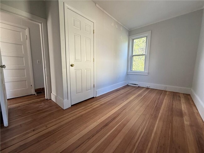 Building Photo - 3865 Old Post Rd