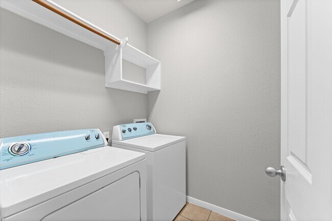 Building Photo - 135 S Spinning Wheel Cir