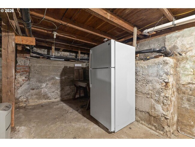 Building Photo - 4805 NE 110th Ave