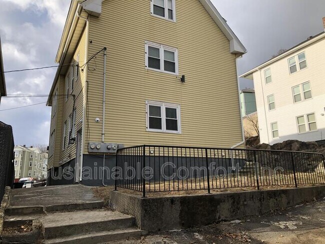 Building Photo - 36 Shamrock St