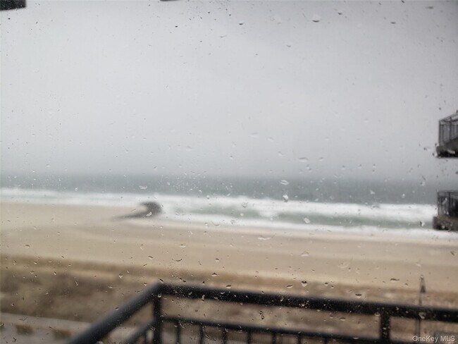 Building Photo - 100 W Broadway