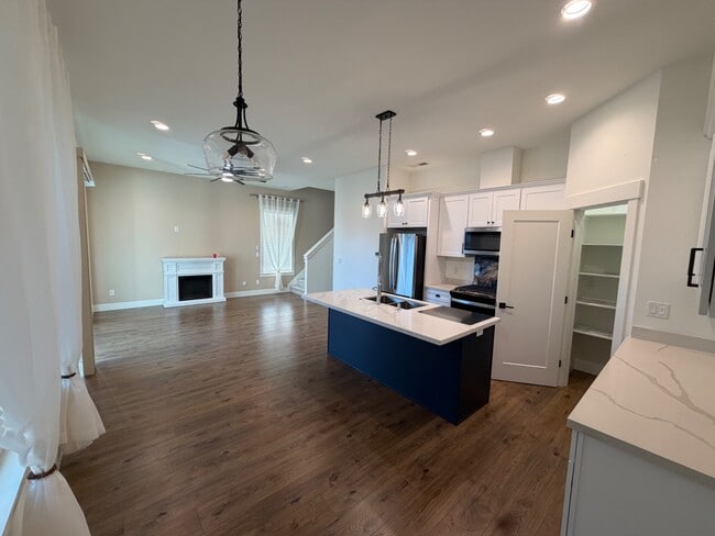 Building Photo - 307 Talons Dr