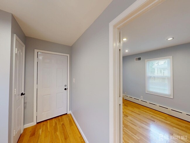 Building Photo - 13 Idlewild Ave