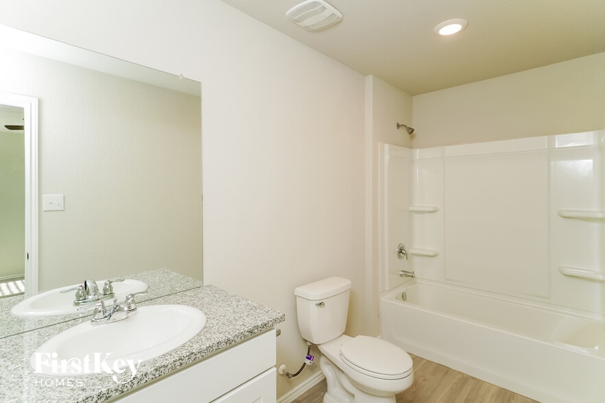 Building Photo - 13244 Rosemary Cove