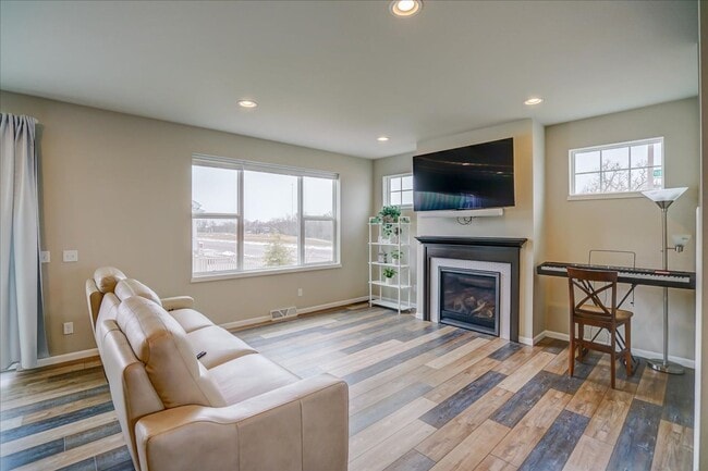 Building Photo - 601 Tawny Elm Pkwy
