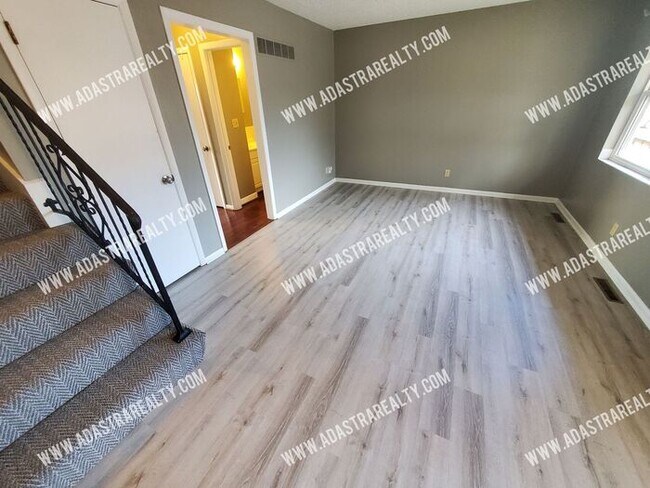 Building Photo - Affordable Olathe Townhome-Showing NOW!!