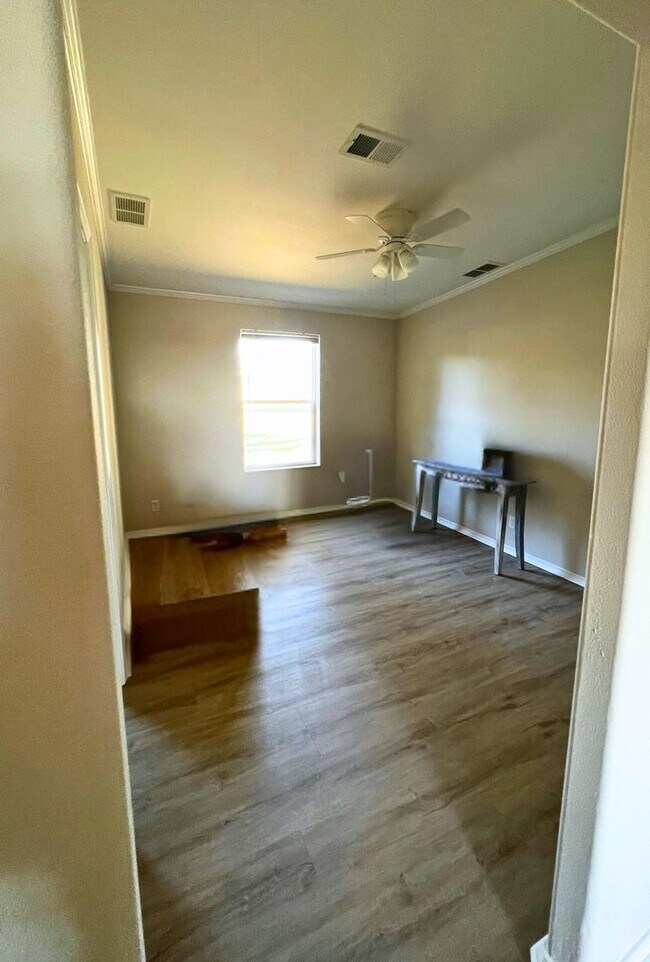 Building Photo - Spacious 5-Bedroom, 3-Bath Home with Marsh...