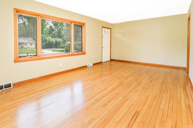 Building Photo - 117 N Hillsdale Dr