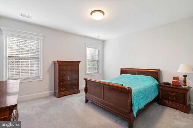 Building Photo - 1604 Colonial Ln