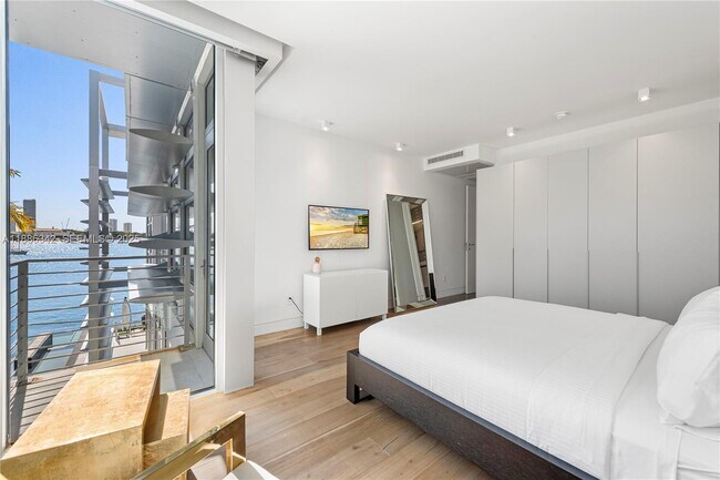 Building Photo - 440 S Hibiscus Dr