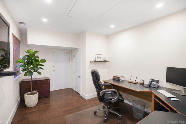 Building Photo - 85 Rhett Dr