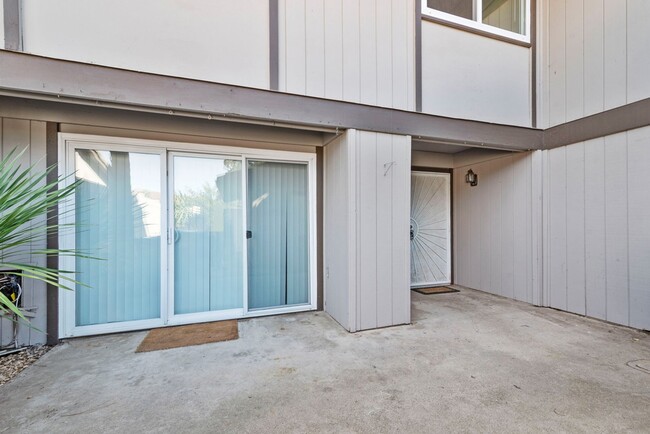 Building Photo - 11487 Matinal Cir