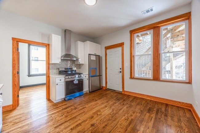 Building Photo - 2842 W Augusta Blvd