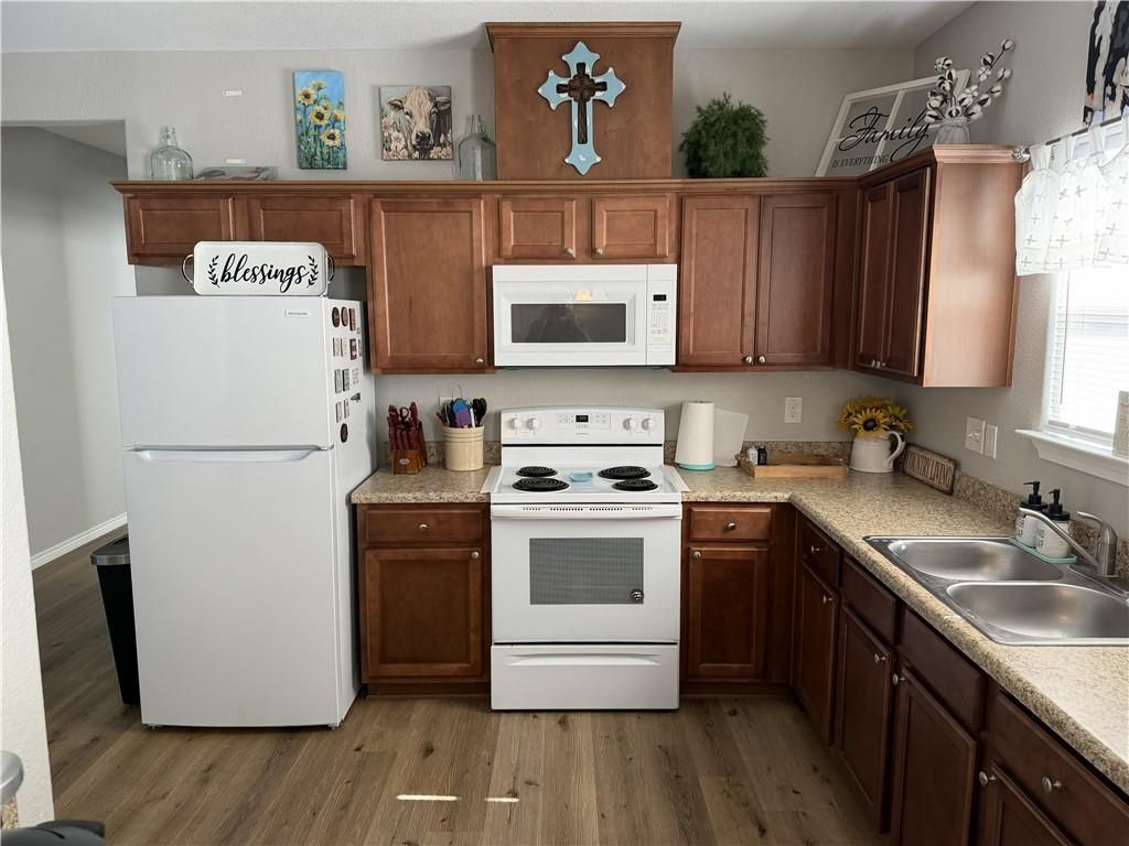 Building Photo - 1109 W Nelson Ave