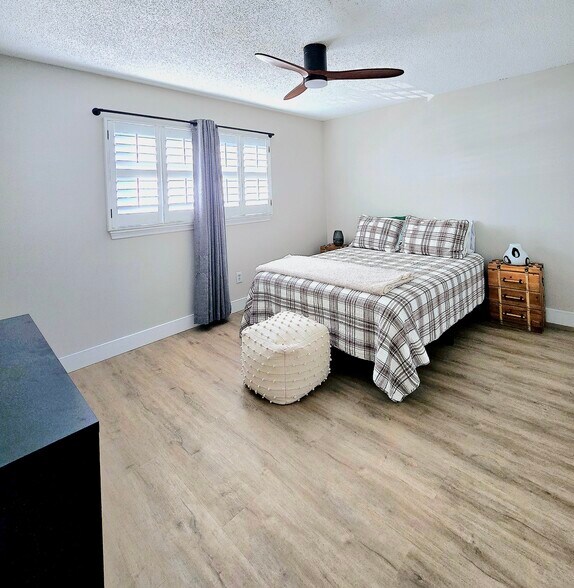 Building Photo - 2873 S Osceola Ave