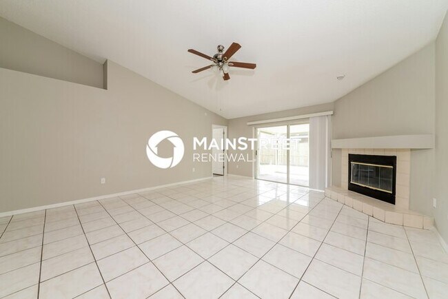 Building Photo - 4 Bedroom Pet-Friendly Home in Brandon, FL with Main Street Renewal
