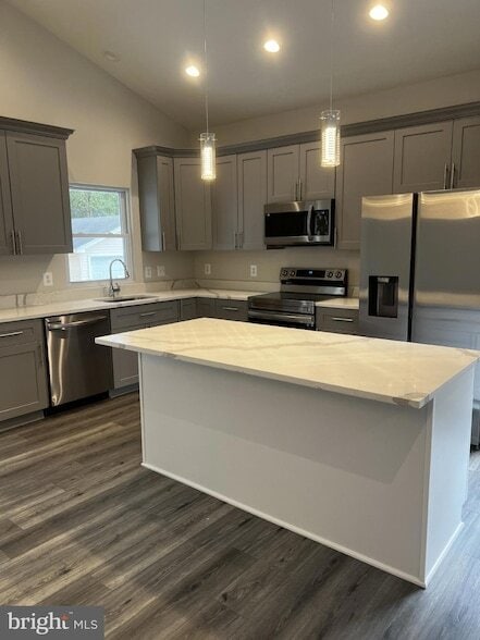 Building Photo - 38 Meadow View Ln