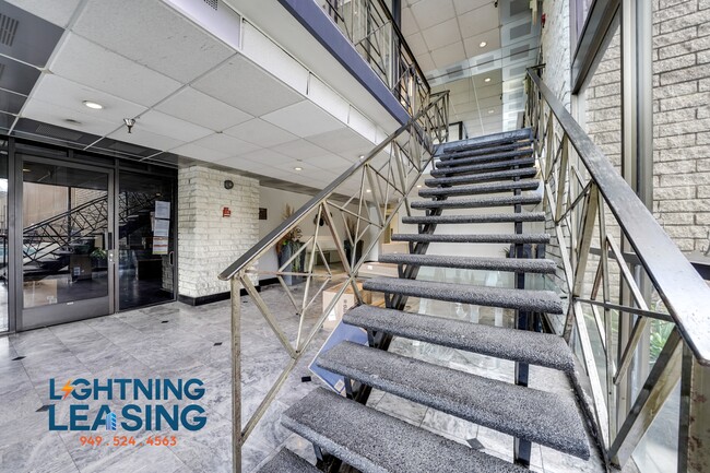 Building Photo - 3949-3945 Los Feliz Blvd