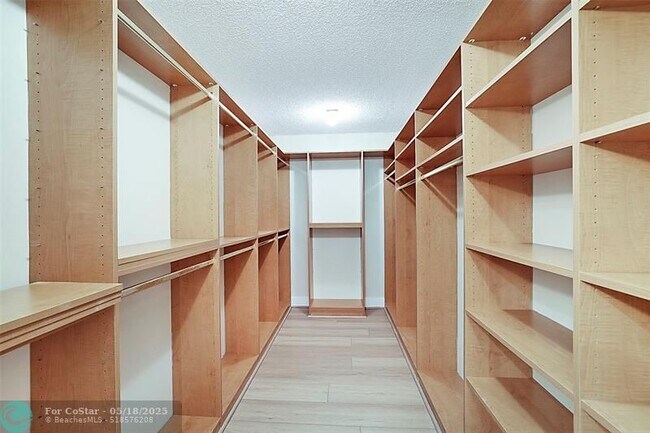 Building Photo - 7186 Promenade Dr
