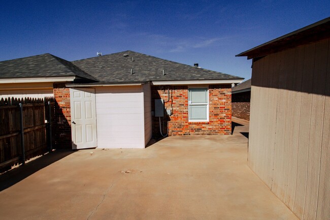 Building Photo - Updated 4/2/1 across from Cooper North Ele...