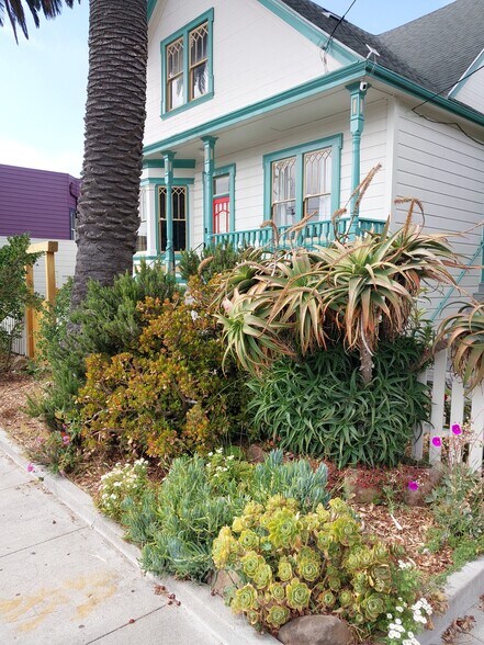 Building Photo - 1110 Hollister Ave